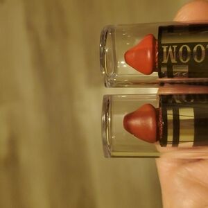 3 lipstick available